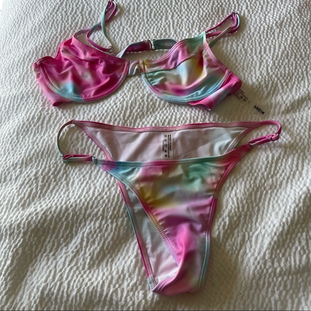 Colorful bikini set 🏝 - Picture 3 of 6